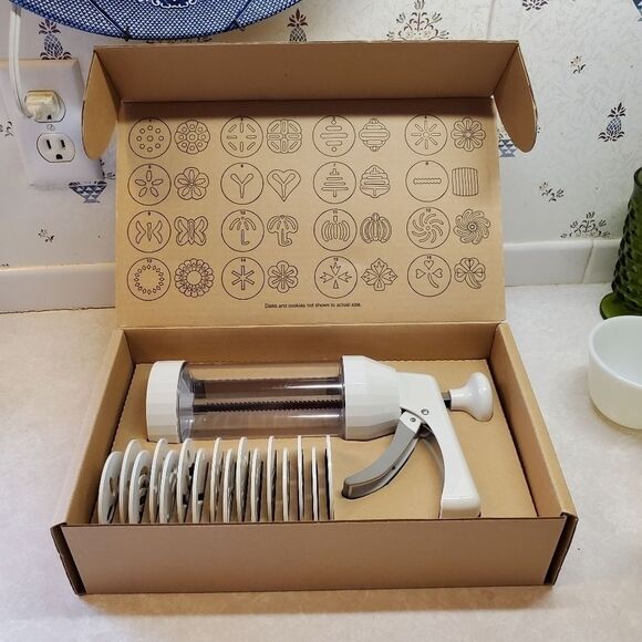 Pampered Chef Cookie Press Gun Complete Set Item # 1525 Includes 16 Disks - Picture 1 of 4
